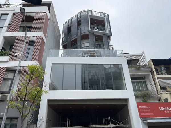Chuyển nhượng tòa nhà đang hoàn thiện ngay Trung Tâm Quận 1